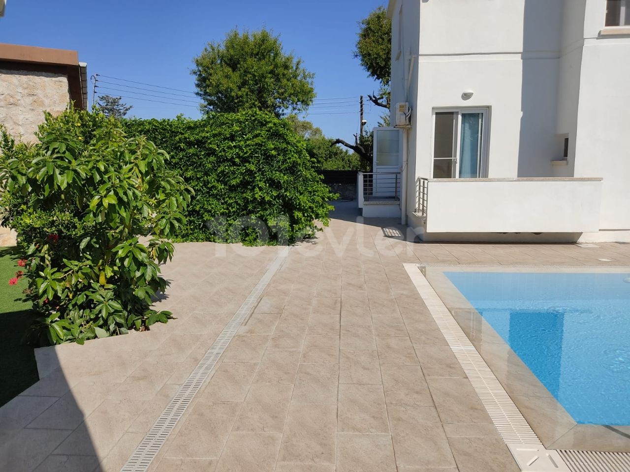 3+1 villa and 2+1 bungalow for sale in 1800m2 land in Alsancak, Kyrenia