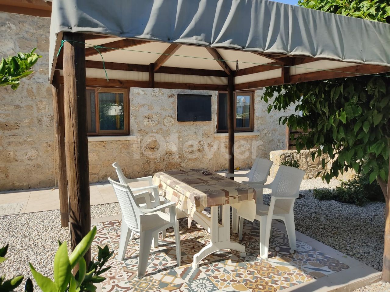 3+1 Villa und 2+1 Bungalow zu verkaufen auf 1800m2 Grundstück in Alsancak, Kyrenia