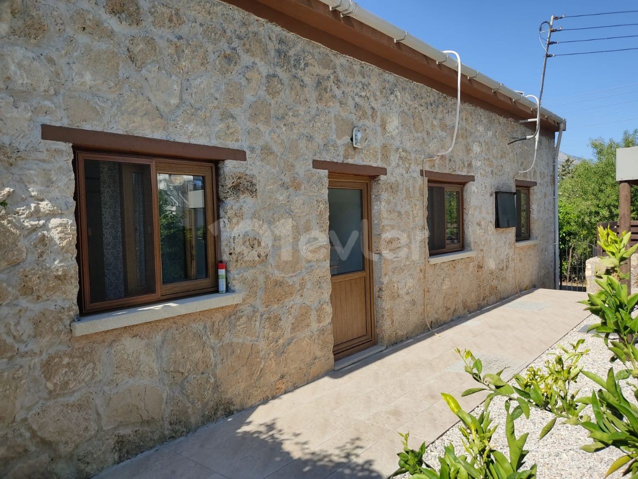 3+1 villa and 2+1 bungalow for sale in 1800m2 land in Alsancak, Kyrenia