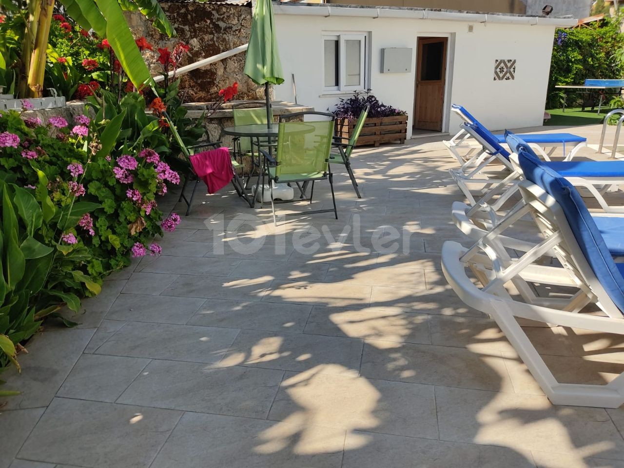 3+1 villa and 2+1 bungalow for sale in 1800m2 land in Alsancak, Kyrenia