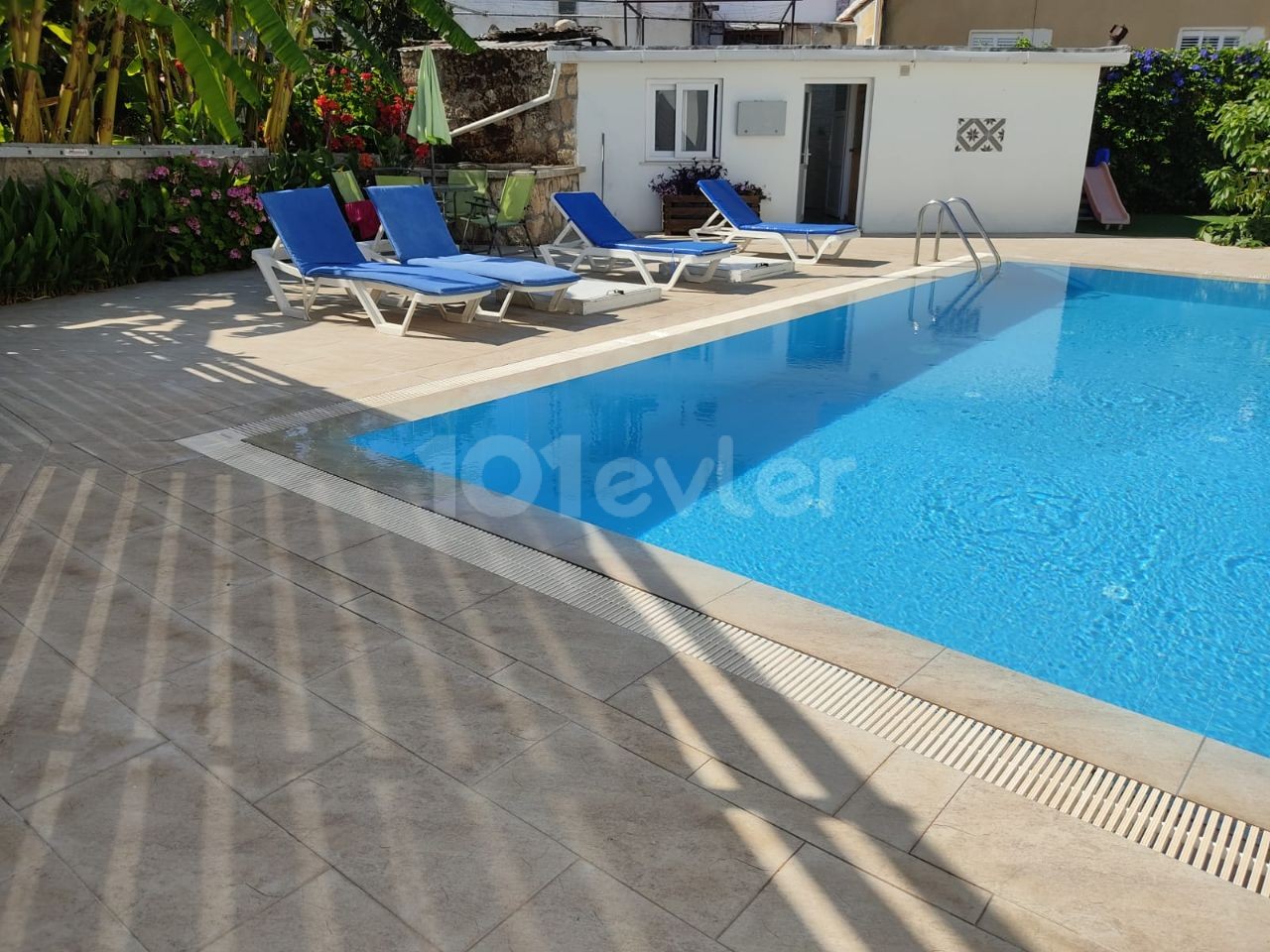 3+1 villa and 2+1 bungalow for sale in 1800m2 land in Alsancak, Kyrenia