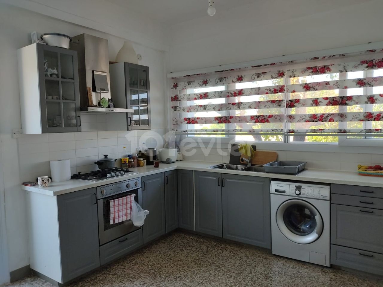 3+1 villa and 2+1 bungalow for sale in 1800m2 land in Alsancak, Kyrenia