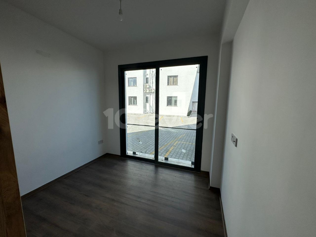 Bezugsfertig in Alsancak 2+1 Neubauwohnung zu verkaufen