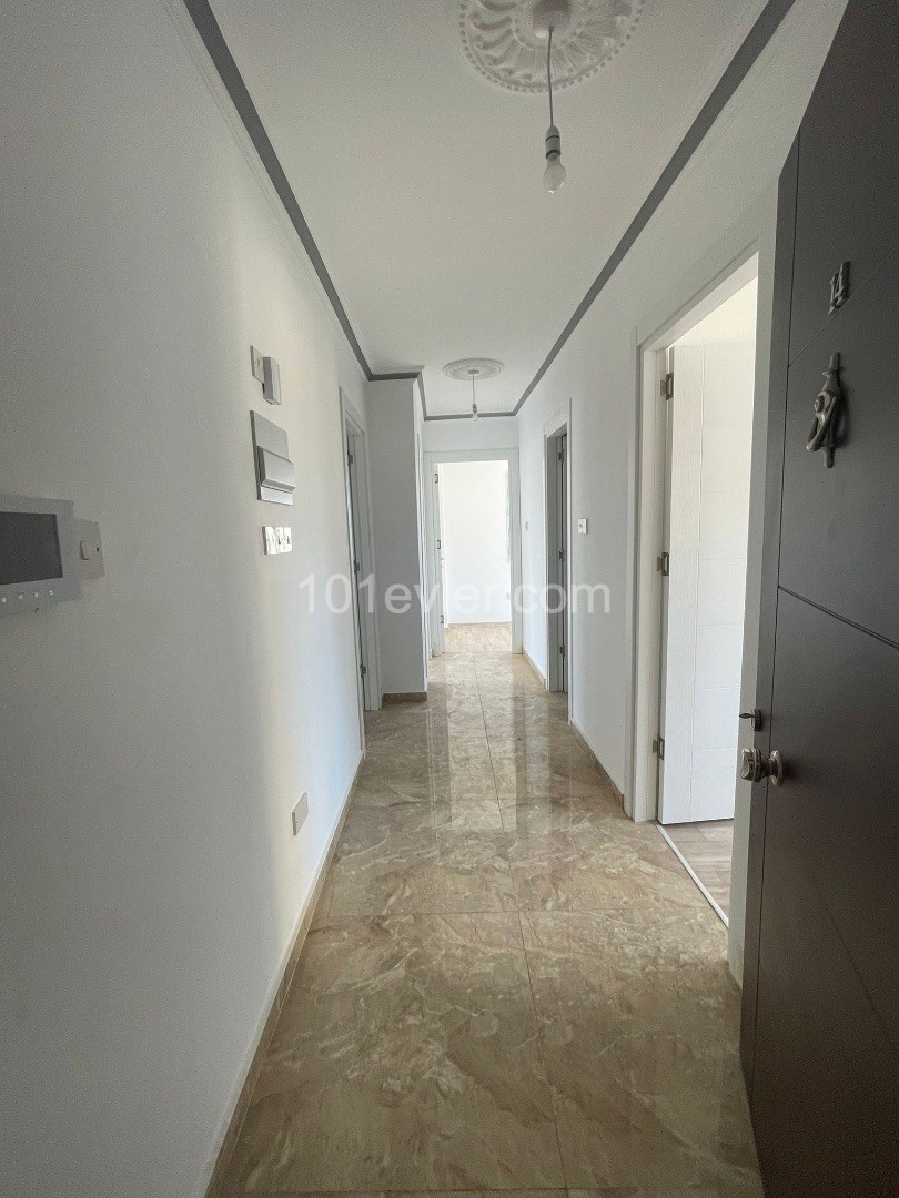 GAZİMAĞUSA MERKEZDE SATILIK 3+1 YENİ PENTHOUSE SON 1 DAİRE