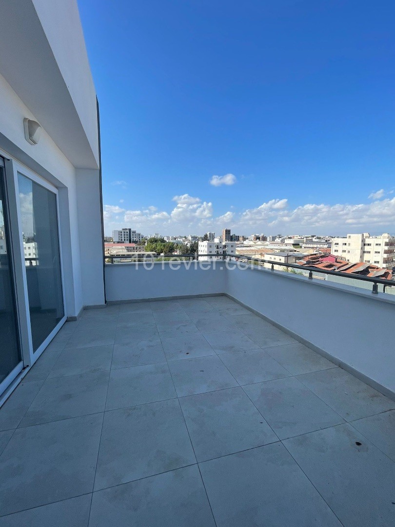 GAZİMAĞUSA MERKEZDE SATILIK 3+1 YENİ PENTHOUSE SON 1 DAİRE