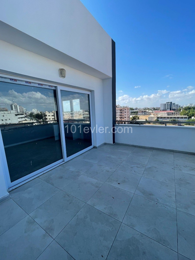 GAZİMAĞUSA MERKEZDE SATILIK 3+1 YENİ PENTHOUSE SON 1 DAİRE