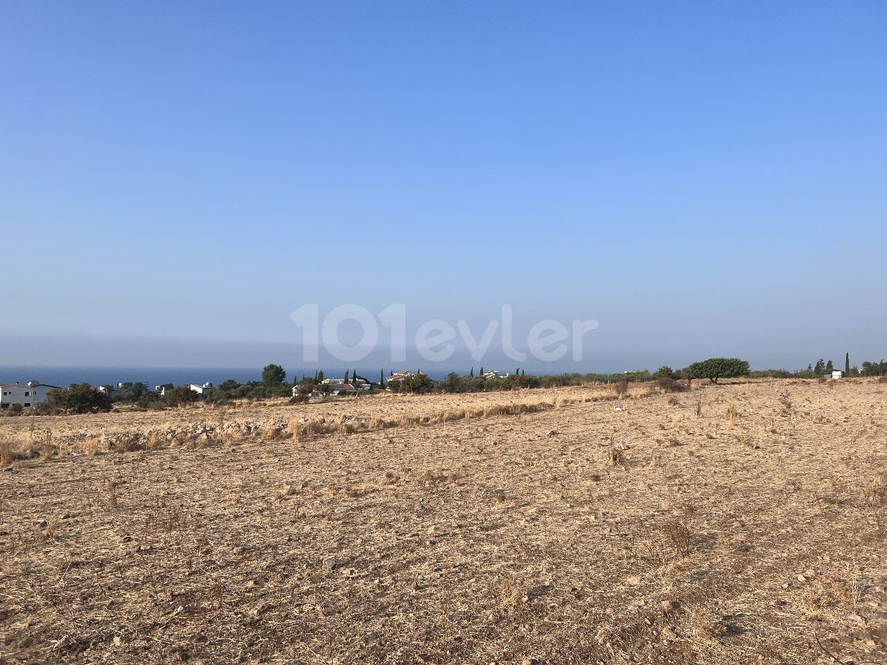 Land suitable for the construction of villas or sites in Kyrenia Alsancak. The equivalent is the cob. 05338403555 ** 