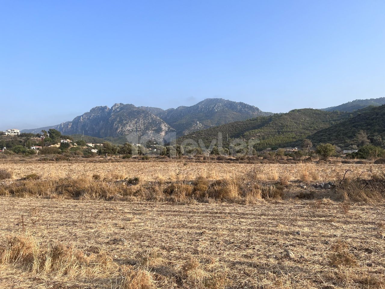 Land suitable for the construction of villas or sites in Kyrenia Alsancak. The equivalent is the cob. 05338403555 ** 