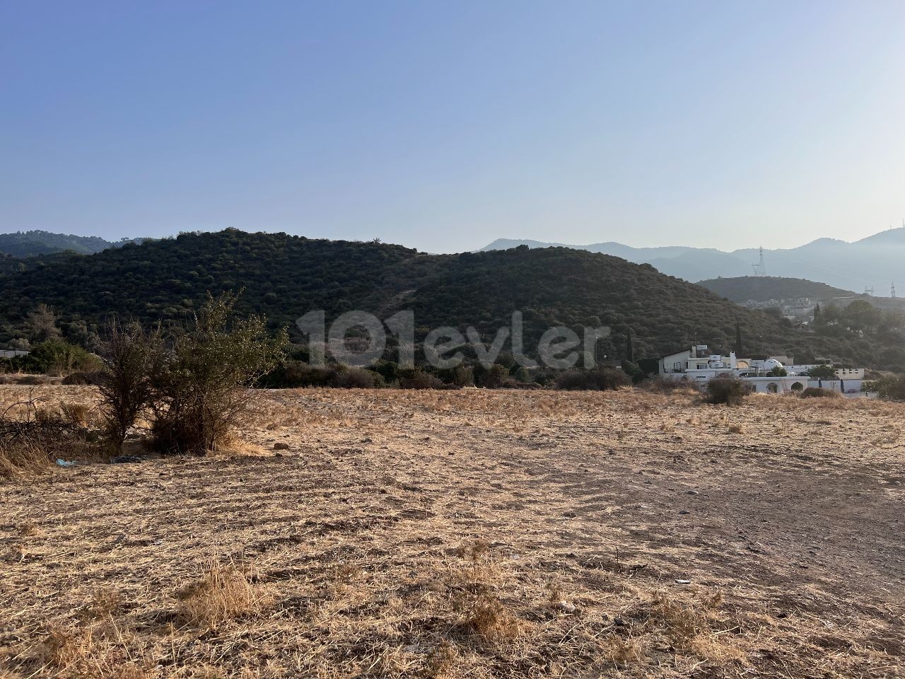 Land suitable for the construction of villas or sites in Kyrenia Alsancak. The equivalent is the cob. 05338403555 ** 