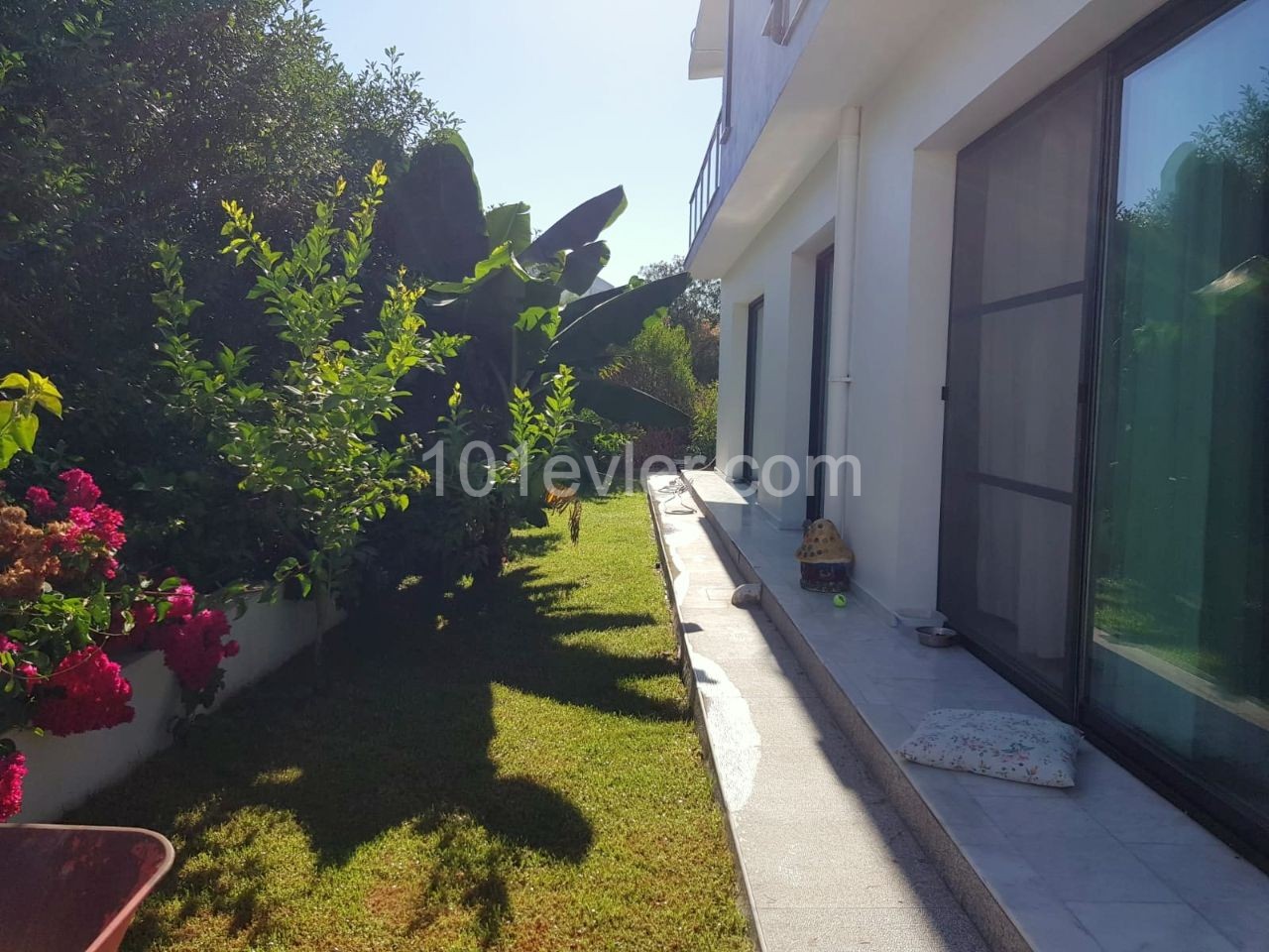 VAT was paid when the cob was ready in Kyrenia Ozankoy. Fully furnished villa. He's ready to move in right now! 05338403555 ** 