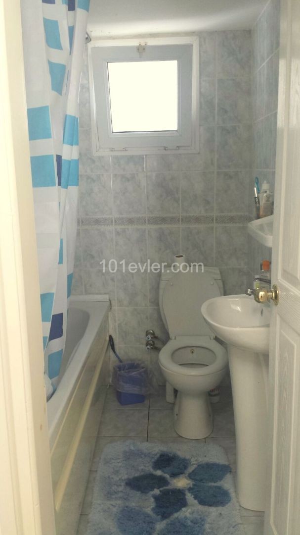 Girne Bellapais'te uzun dönem kiralık villa. 3 yatak odalı ortak havuzlu. ESK'ya çok yakın mesafede  05338403555