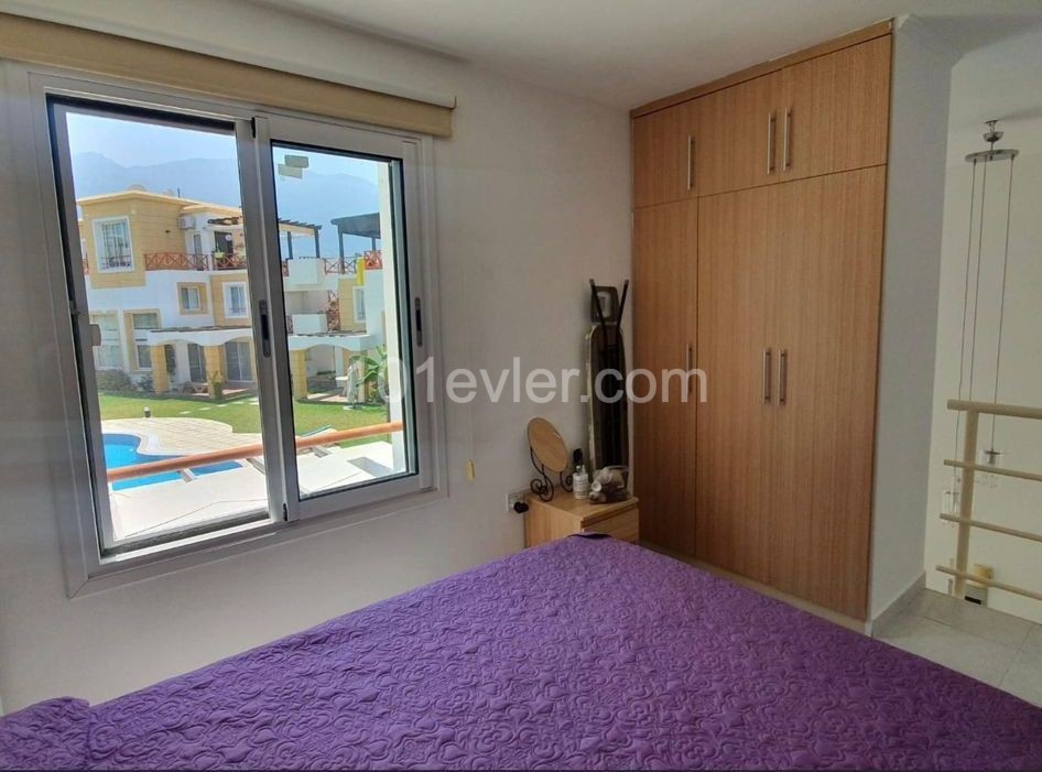 500 m vom Meer in Kyrenia Alsancak 1+1 Maisonette-Wohnung im Erdgeschoss in einem gepflegten Ort. Voll möbliert (kann auf 2+1 umgestellt werden). 05338403555 ** 