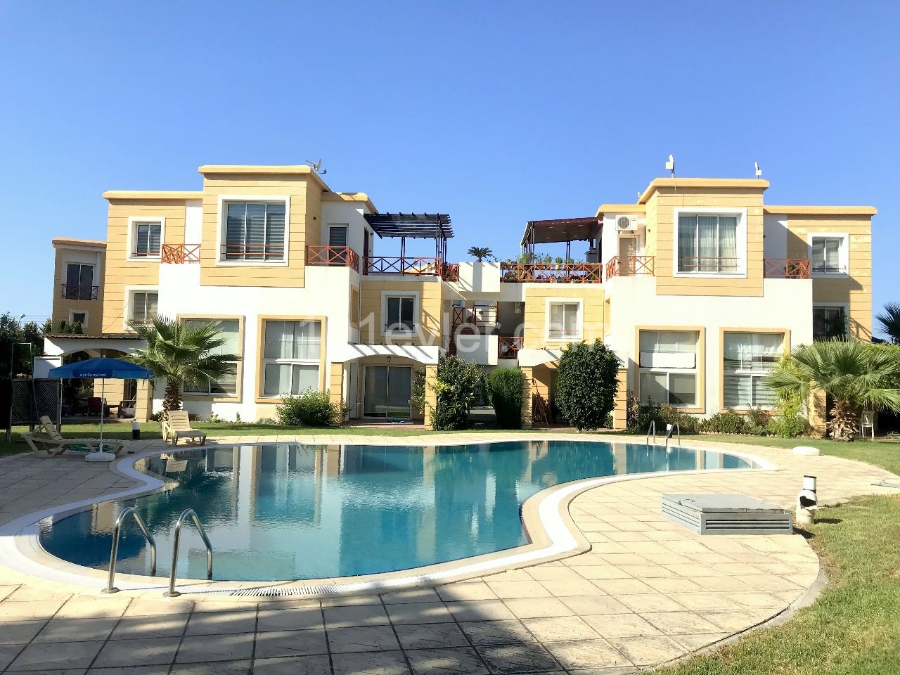 1+1 ground floor duplex apartment with garden in a well-maintained site 500m from the sea in Kyrenia Alsancak. Fully Furnished (can be converted to 2+1). 05338403555 ** 