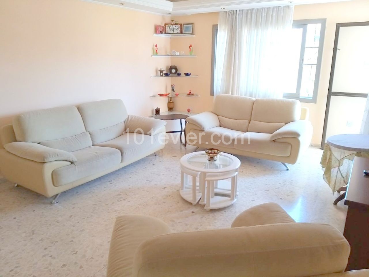 3 bedroom apartment in central of Kyrenia. Wlking distance to all amenities. Exchange title deed. No VAT. 05338403555