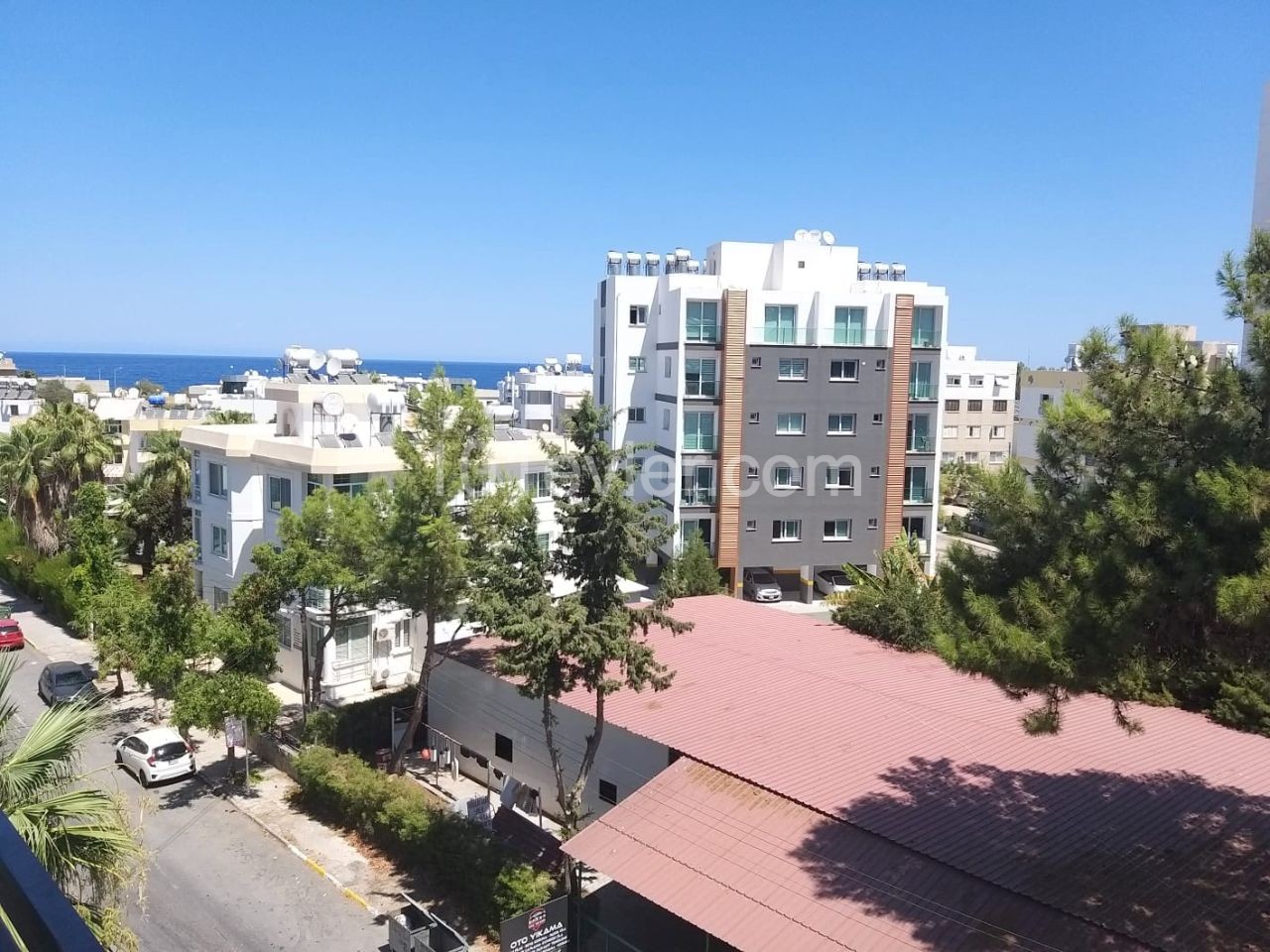 3 bedroom apartment in central of Kyrenia. Wlking distance to all amenities. Exchange title deed. No VAT. 05338403555