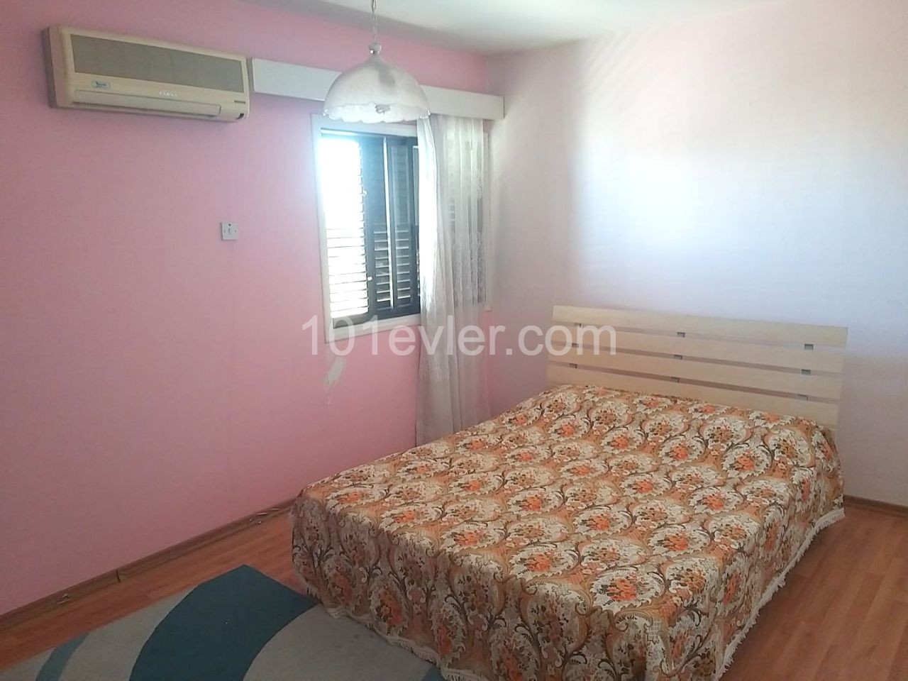 3 bedroom apartment in central of Kyrenia. Wlking distance to all amenities. Exchange title deed. No VAT. 05338403555