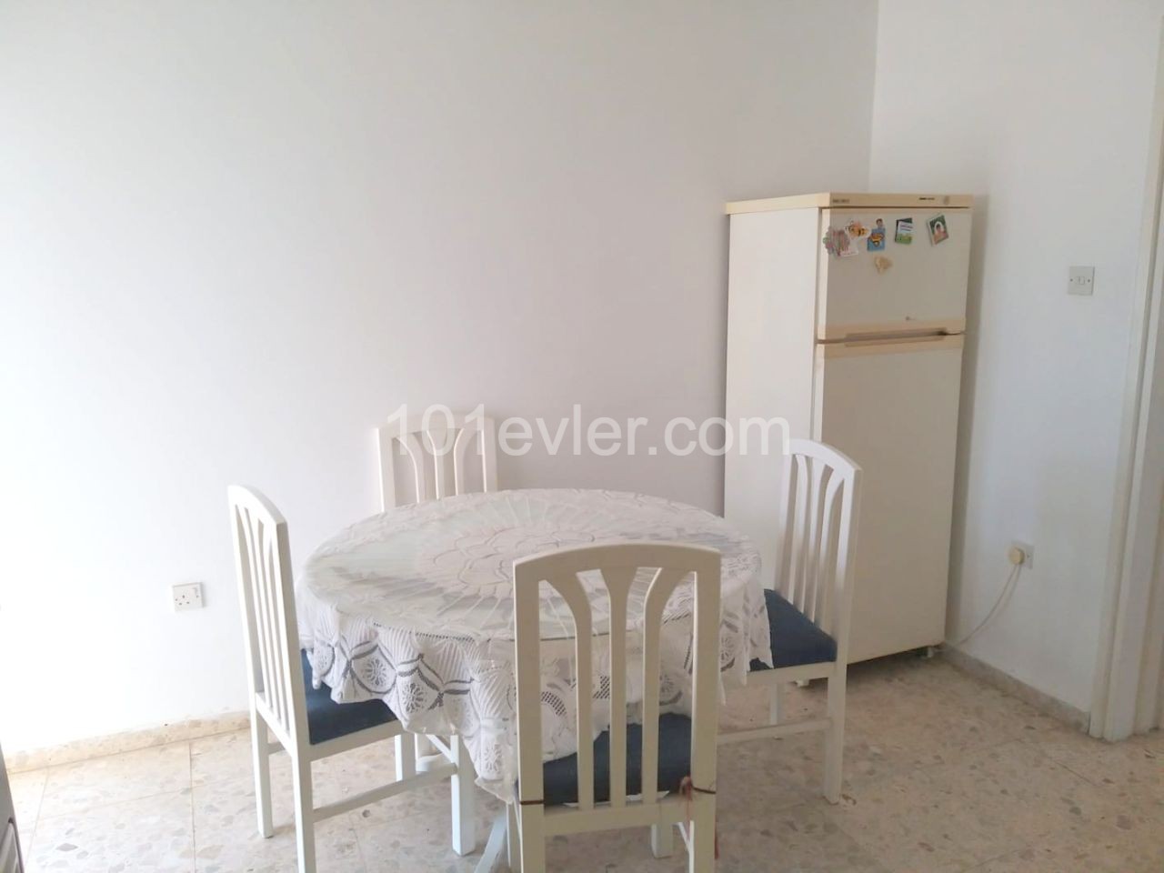 3 bedroom apartment in central of Kyrenia. Wlking distance to all amenities. Exchange title deed. No VAT. 05338403555