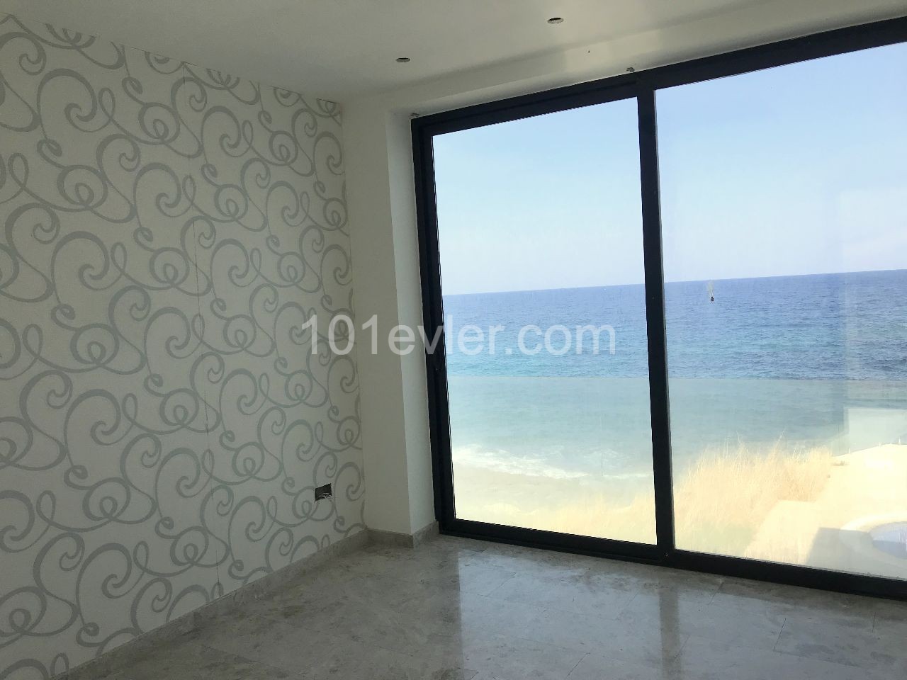 Kyrenia, Karşıyaka sea front, zero to sea modern 3 bedroom villa. Infinity pool, huge basement. 05338403555