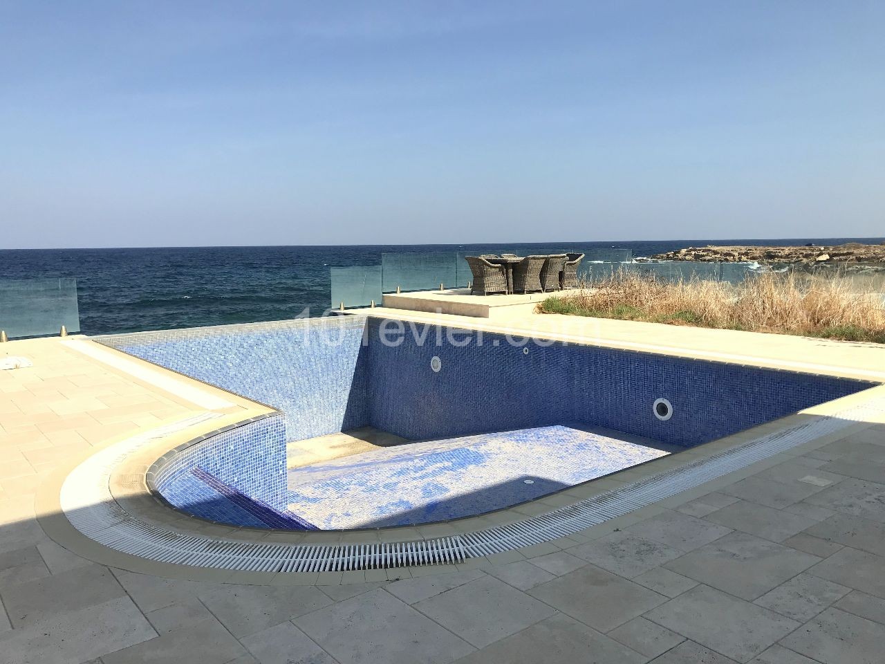 Kyrenia, Karşıyaka sea front, zero to sea modern 3 bedroom villa. Infinity pool, huge basement. 05338403555