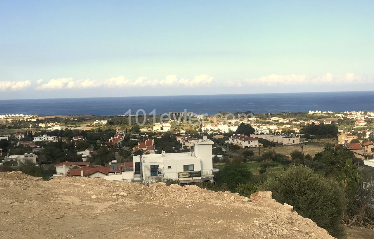 In Kyrenia Karsiyaka befindet sich ein 1100m2 großes türkisches Land. Entscheiden Sie nicht, bis sie die perfekte Aussicht haben, die Adlernest genannt werden kann. 05338403555 ** 