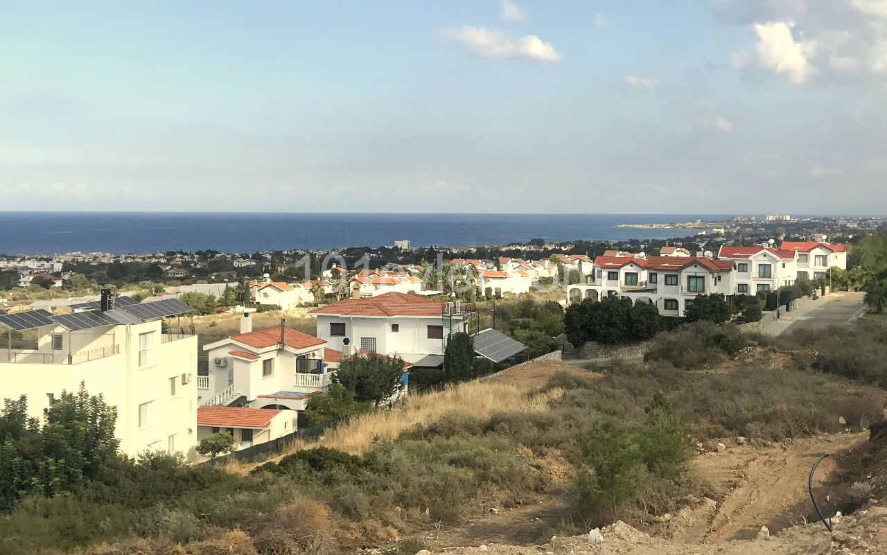 Girne Karşıyaka'da mükemmel konumda 1100m2 Türk koçanlı arazi. Mükemmel manzarasını görmeden karar vermeyin. 05338403555