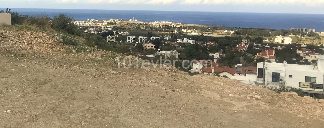 In Kyrenia Karsiyaka befindet sich ein 1100m2 großes türkisches Land. Entscheiden Sie nicht, bis sie die perfekte Aussicht haben, die Adlernest genannt werden kann. 05338403555 ** 