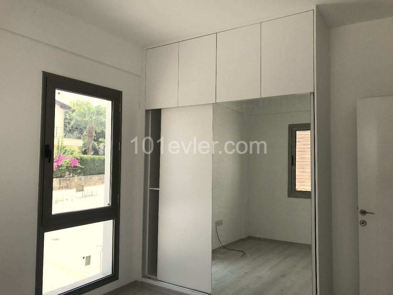 2+1 ground floor flat in Girne Lapta, ready to move in. 05338403555 ** 