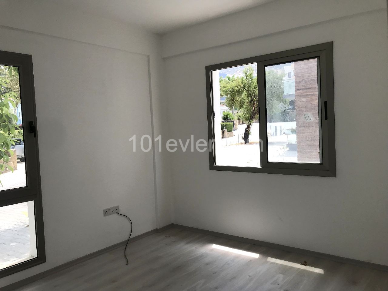 2+1 ground floor flat in Girne Lapta, ready to move in. 05338403555 ** 