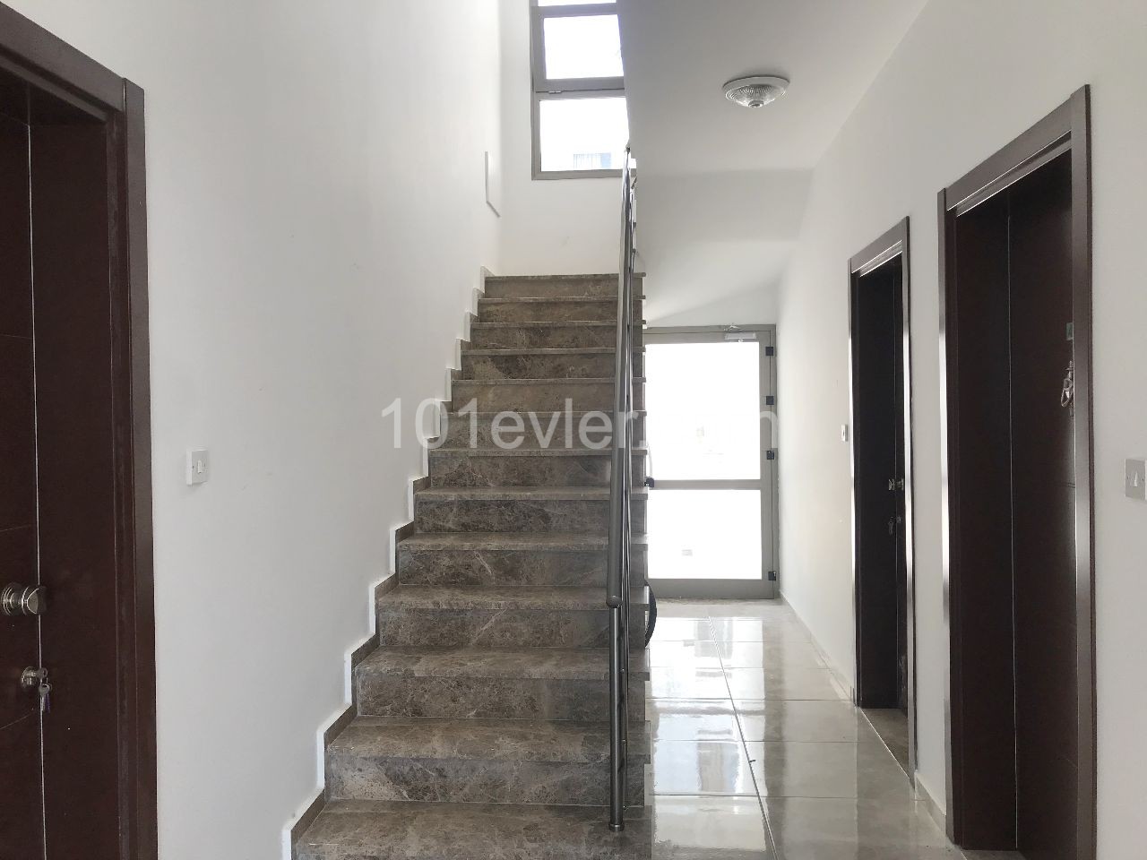 2+1 ground floor flat in Girne Lapta, ready to move in. 05338403555 ** 