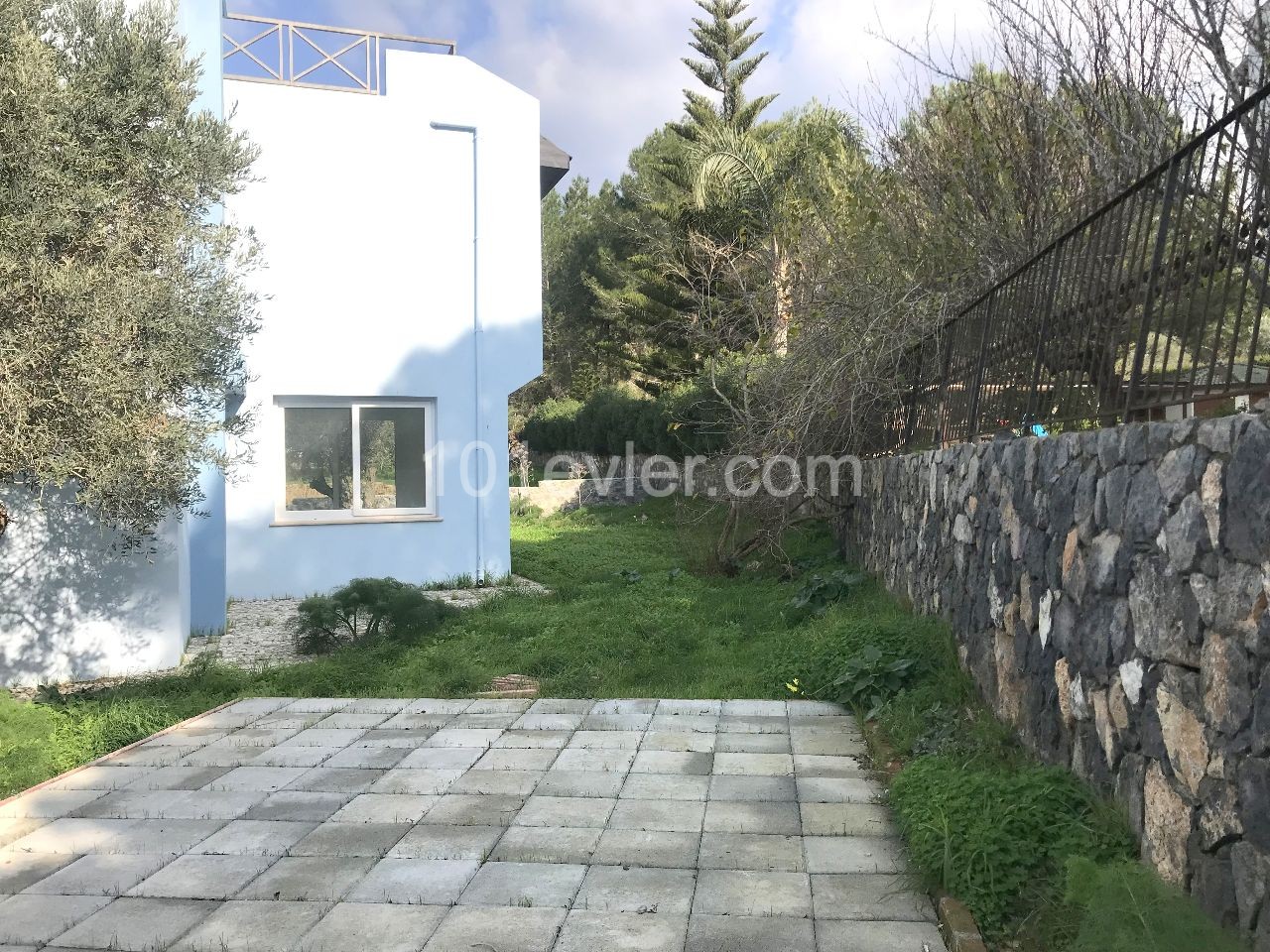 Ready to move villa in Girne Tepebaşı, Mavi Köşk area. 3 bedrooms ready to move, large garden intertwined with nature... 05338403555 ** 