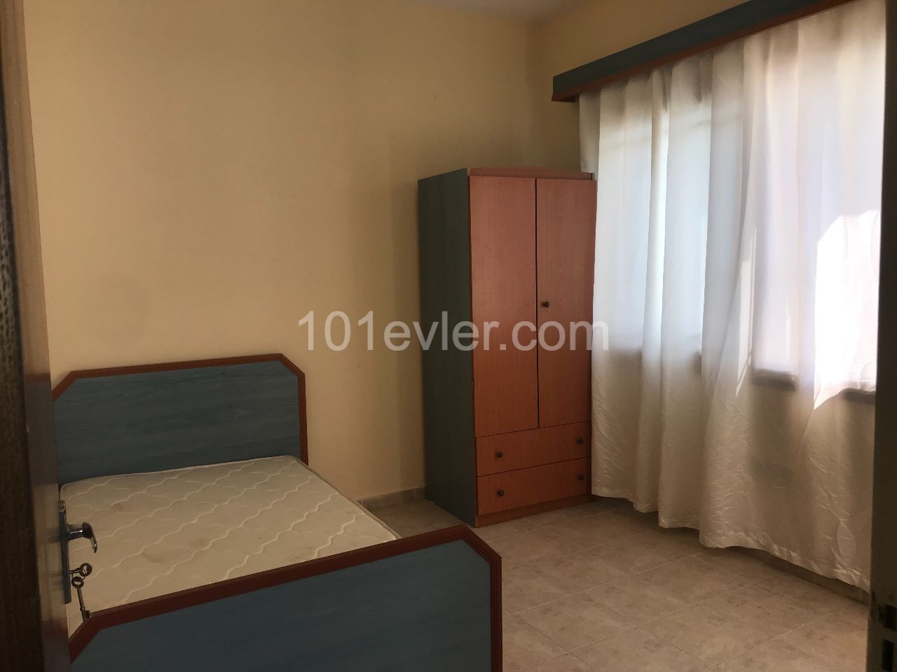 Girne merkez Kaşgar court bölgesi komple satılık apartman. 3 kat 12 daire. Eşdeğer koçan. 05338403555