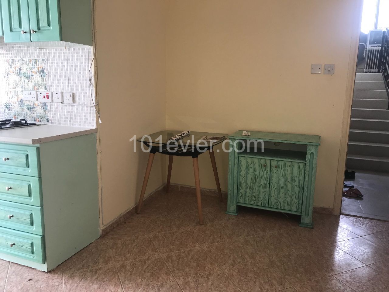 Girne merkez Kaşgar court bölgesi komple satılık apartman. 3 kat 12 daire. Eşdeğer koçan. 05338403555