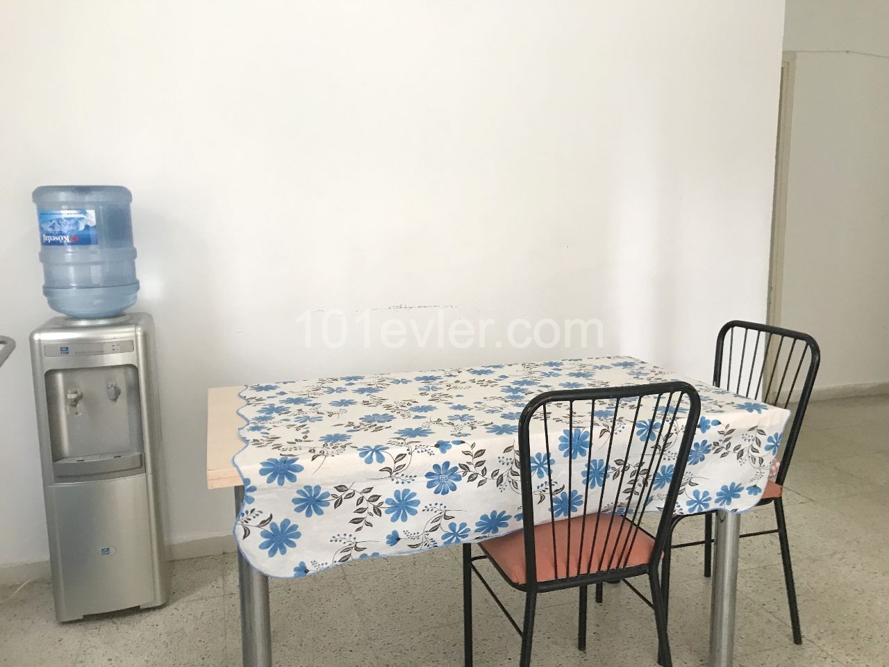 3 bedroom ground floor apartment with a garden. walking distance to Lemar Gloria jeans pascucci and aminities. Exchange title deed no VAT.05338403555