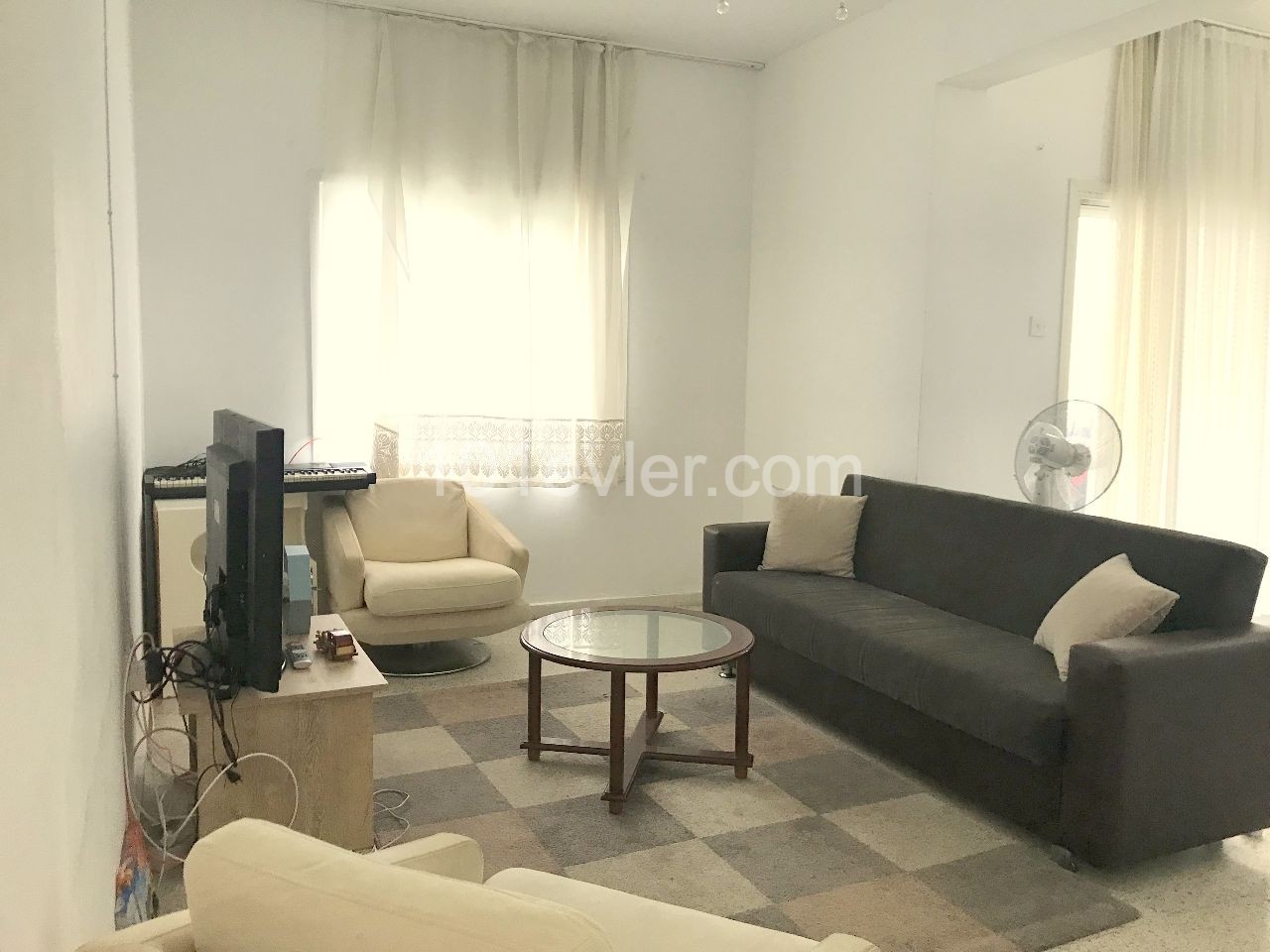 3 bedroom ground floor apartment with a garden. walking distance to Lemar Gloria jeans pascucci and aminities. Exchange title deed no VAT.05338403555