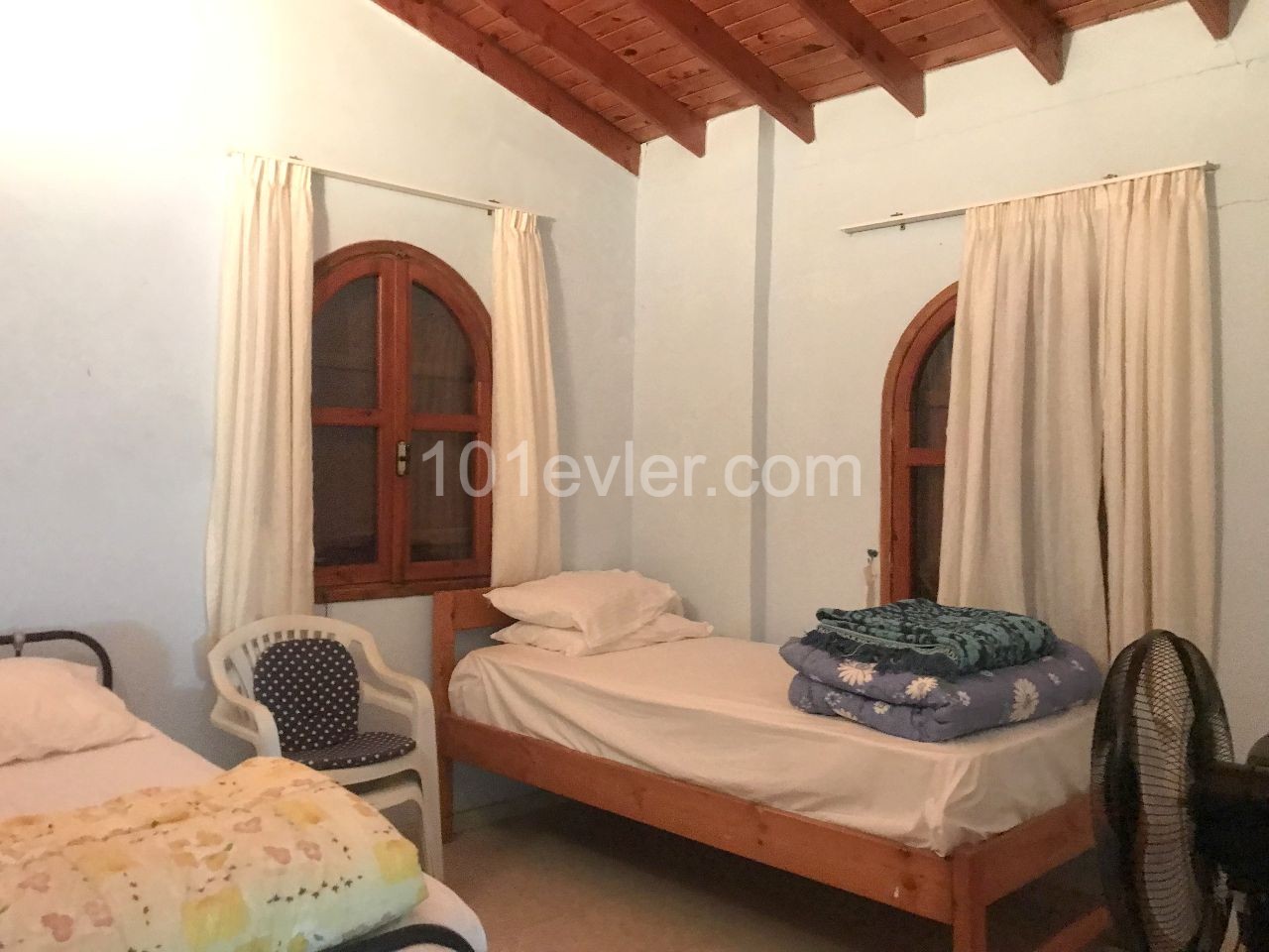 Freistehende villa in Kyrenia Sadrazamköy, mit Pool direkt am Meer. 3 Schlafzimmer, Garten mit Obstbäumen gefüllt,ohne MwSt. bereit. 05338403555 ** 