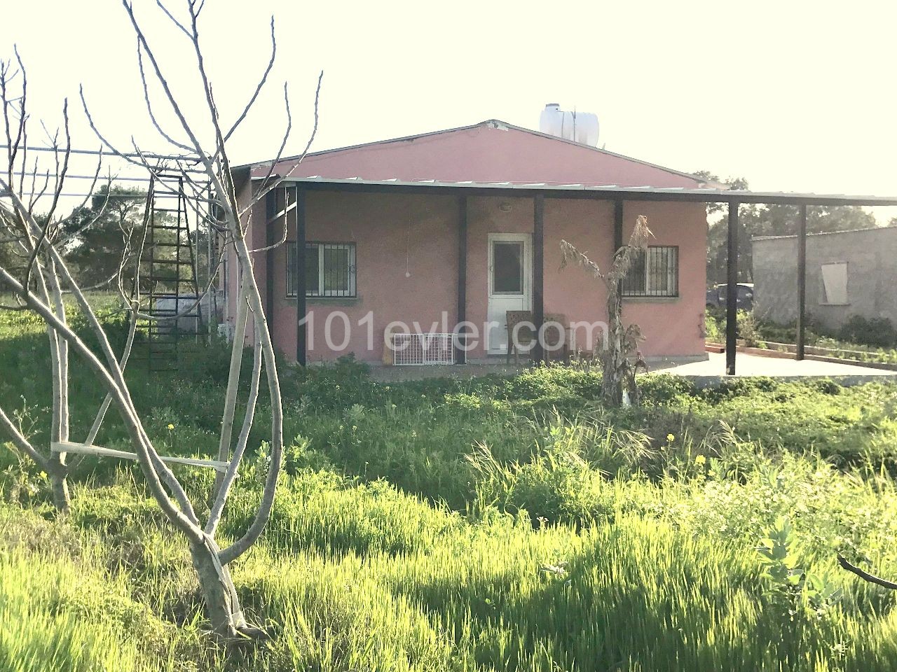 Farmhouse for sale in Girne Akdeniz village, in approximately 4.5 acres of Turkish title deed land. 05338403555 ** 