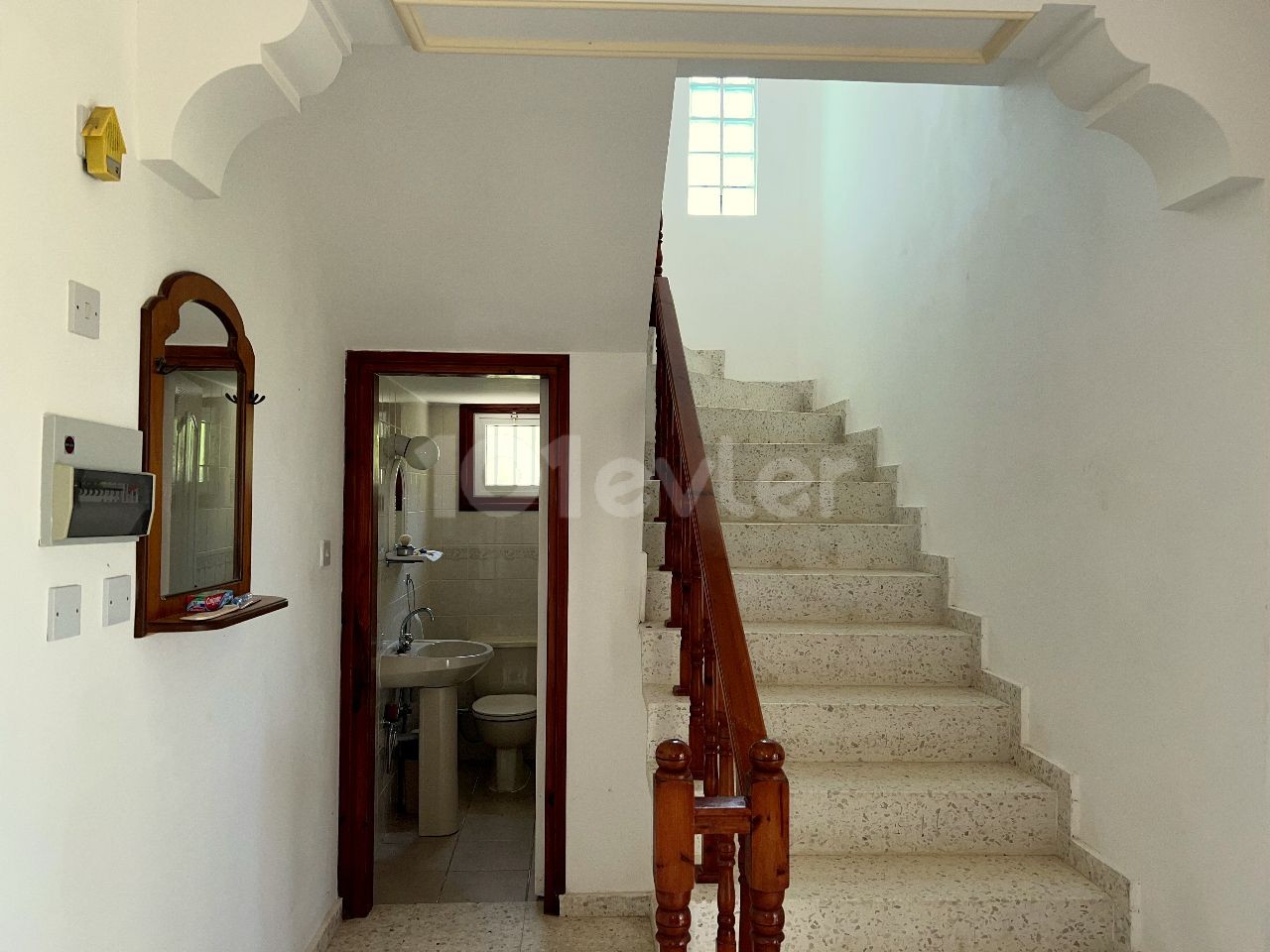 3 bedroom villa with a private pool. It has a lot of mature fruit trees, closed garage.water well.Ready title deed on owners name. no VAT.05338403555