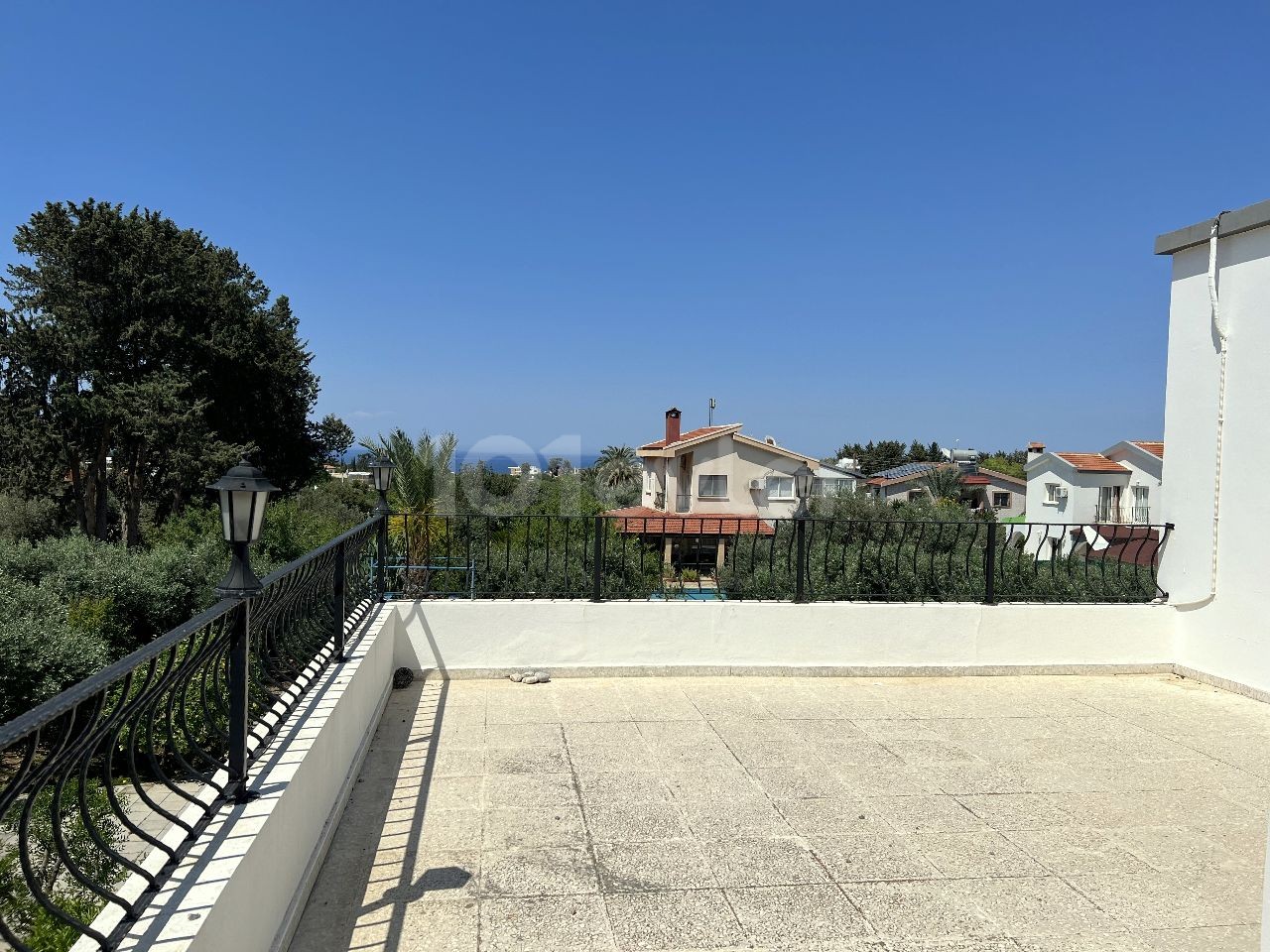 3 bedroom villa with a private pool. It has a lot of mature fruit trees, closed garage.water well.Ready title deed on owners name. no VAT.05338403555