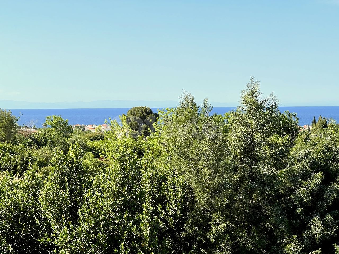 4+1 zu vermieten in Kyrenia , Lapta, villa ohne Pool in einem großen Garten, in einer ruhigen und ruhigen Gegend. Blick auf die Berge und das Meer.05338403555 ** 