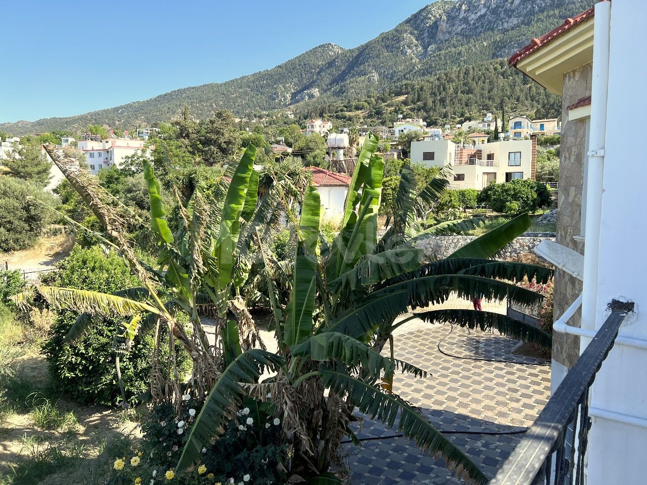 4+1 zu vermieten in Kyrenia , Lapta, villa ohne Pool in einem großen Garten, in einer ruhigen und ruhigen Gegend. Blick auf die Berge und das Meer.05338403555 ** 