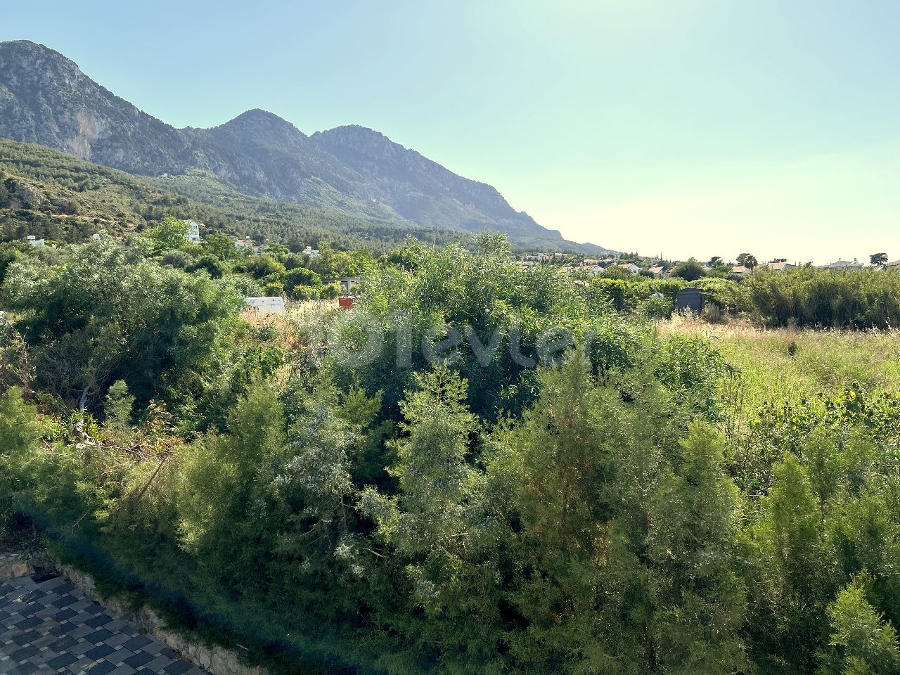 4+1 zu vermieten in Kyrenia , Lapta, villa ohne Pool in einem großen Garten, in einer ruhigen und ruhigen Gegend. Blick auf die Berge und das Meer.05338403555 ** 