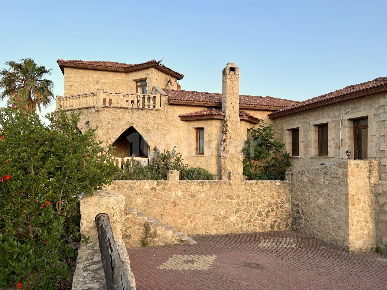 spectacular stone house is only 200 meters from the sea in Karşıyaka, Girne. Solid stone house with 4 bedrooms. It has a private swimming pool, study room and closed garage. You are welcome to the terrace of this villa for the most perfect sunset on the island.