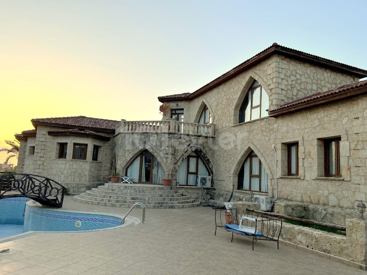 spectacular stone house is only 200 meters from the sea in Karşıyaka, Girne. Solid stone house with 4 bedrooms. It has a private swimming pool, study room and closed garage. You are welcome to the terrace of this villa for the most perfect sunset on the island.