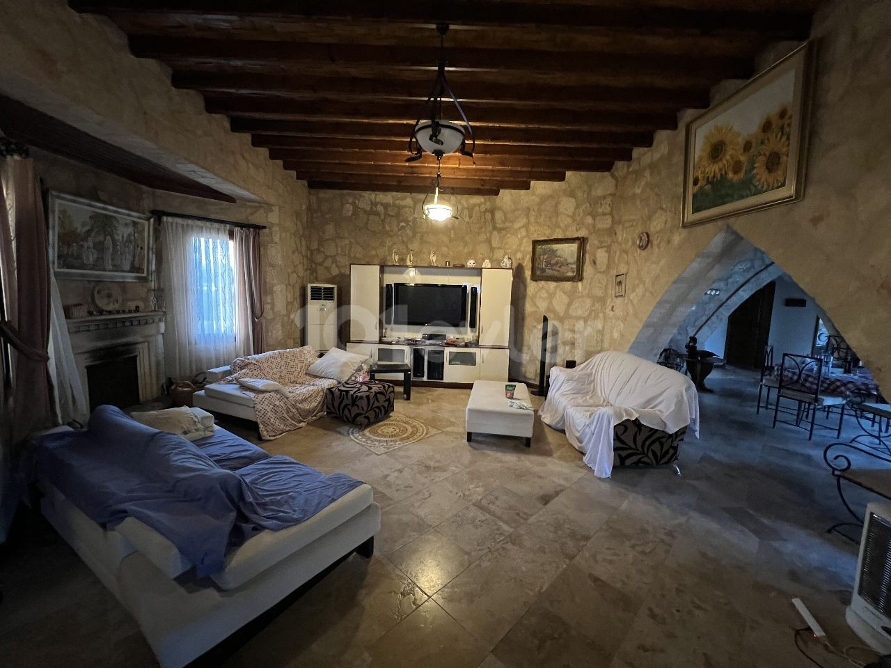 spectacular stone house is only 200 meters from the sea in Karşıyaka, Girne. Solid stone house with 4 bedrooms. It has a private swimming pool, study room and closed garage. You are welcome to the terrace of this villa for the most perfect sunset on the island.