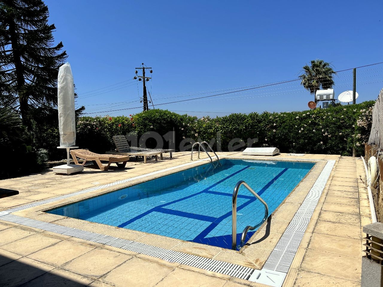 4 bedroom villa in Alsancak, fully furnished, private swimming pool,ready title deed. no VAT. 05338403555