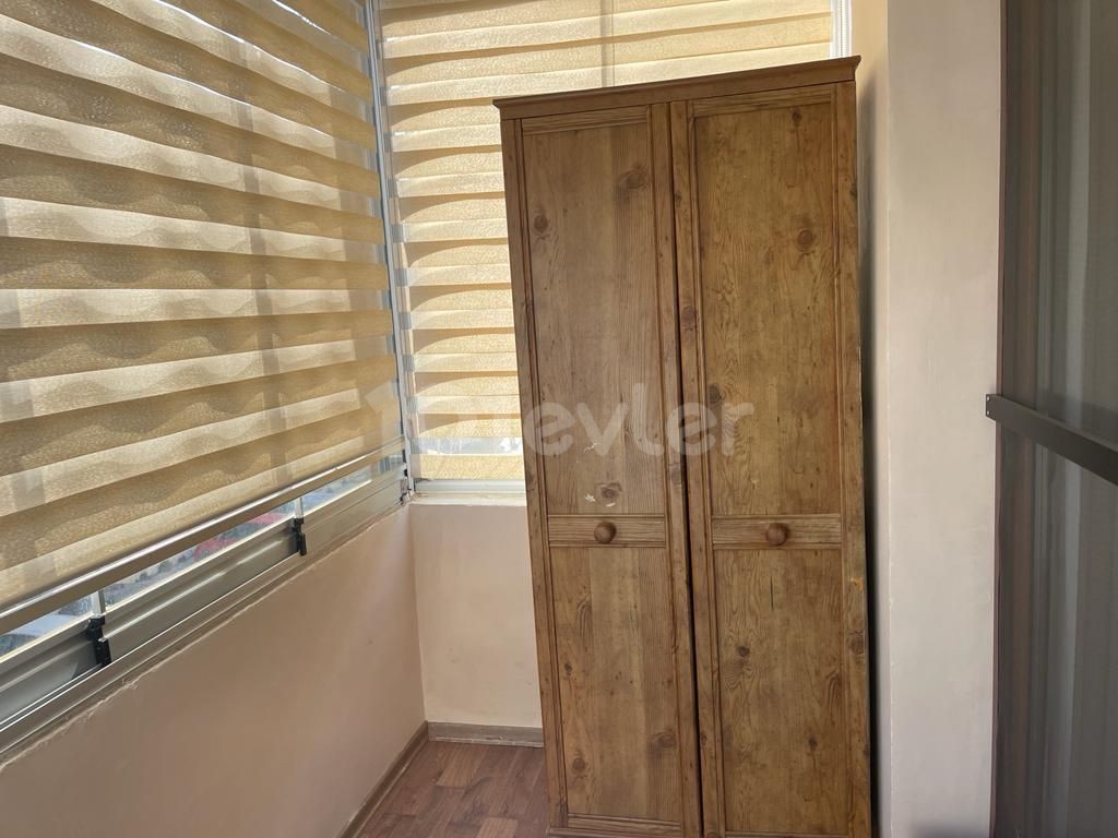 A 3-bedroom apartment in the center of Kyrenia, ready to move, renovated and fully furnished on the Levent site. Emergency sale has dropped from £70,000 !! The cob is ready, the VAT has been paid. 05338403555 ** 