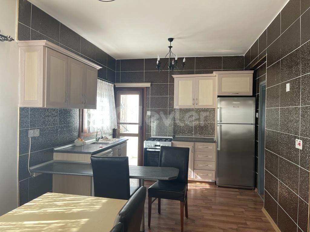 A 3-bedroom apartment in the center of Kyrenia, ready to move, renovated and fully furnished on the Levent site. Emergency sale has dropped from £70,000 !! The cob is ready, the VAT has been paid. 05338403555 ** 