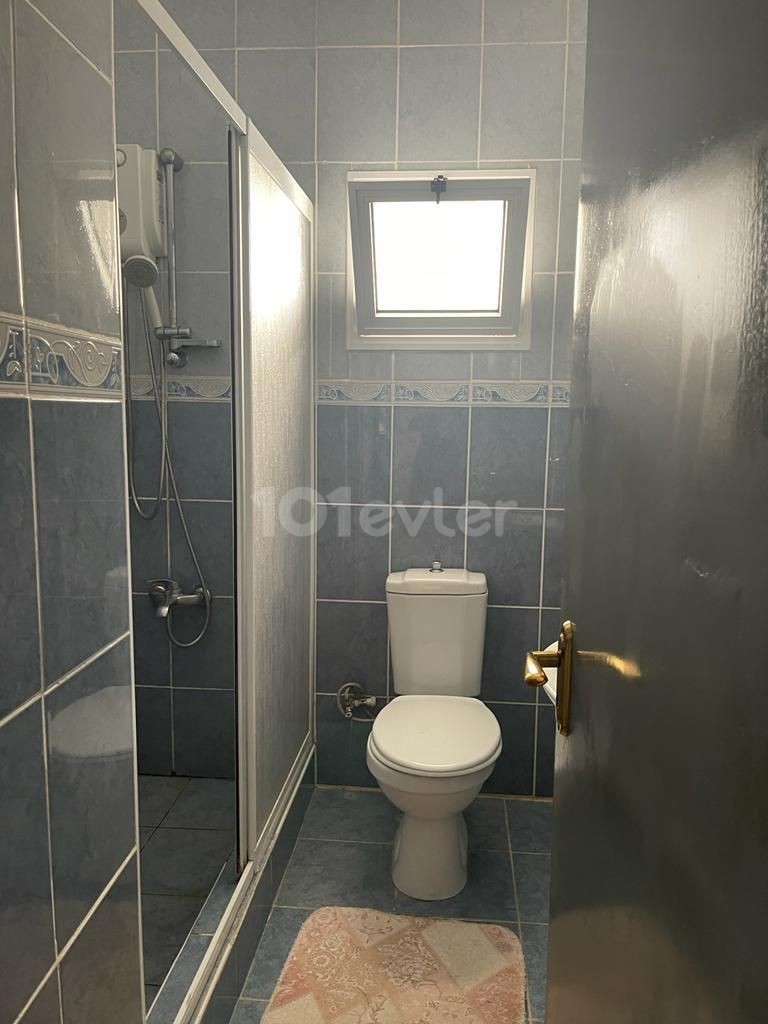 A 3-bedroom apartment in the center of Kyrenia, ready to move, renovated and fully furnished on the Levent site. Emergency sale has dropped from £70,000 !! The cob is ready, the VAT has been paid. 05338403555 ** 