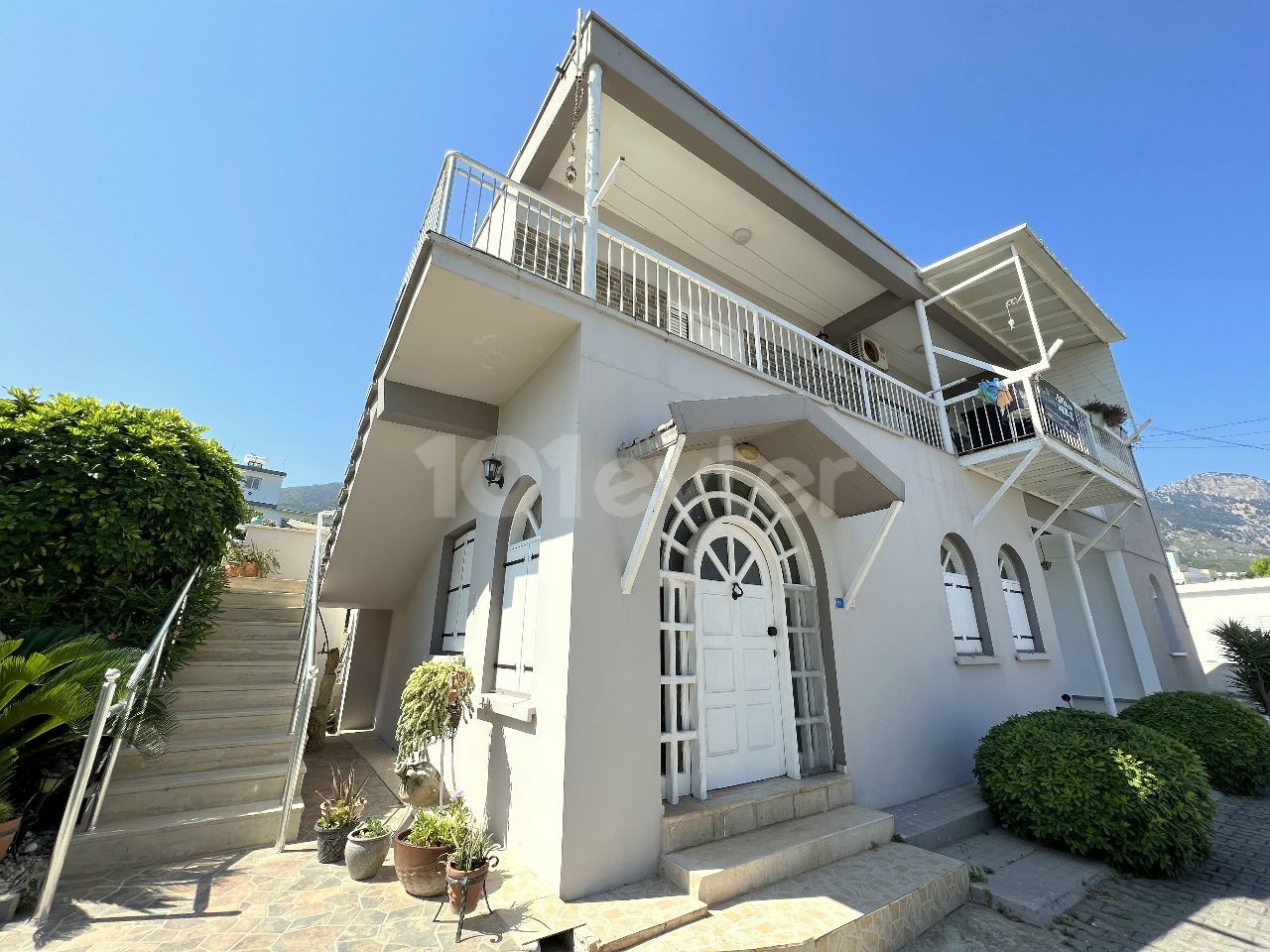 4 Wohnungen in Kyrenia Laptada auf dem Grundstück von 1200m2 befindet sich zum Verkauf. 05338403555 ** 