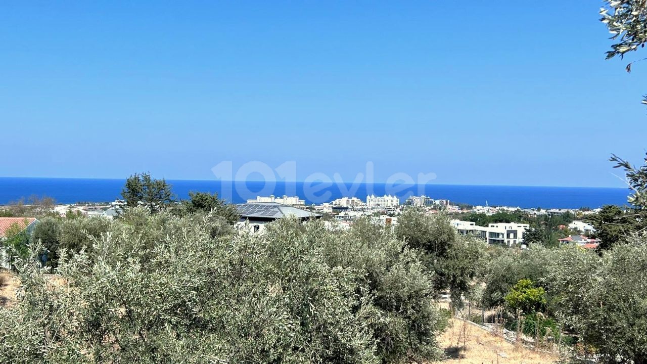 In Kyrenia Alsancak Necat British College District, 90% zoniert, gleichwertige COB Land geeignet für apartmentstruktur. 05338403555 ** 